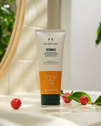 The Body Shop Vitamin C Glow Revealing Microdermabrasion 100 ML